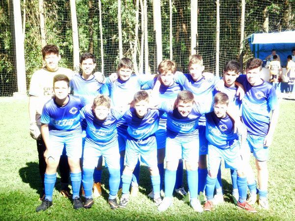Quadrangular de futebol sub-13 entre escolinhas