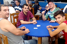 Competição de truco, em equipe de três, começa no dia 25