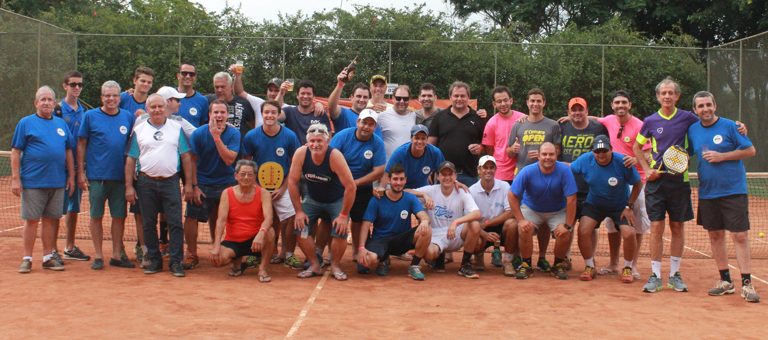 Capivari Clube promove torneio de tênis de campo (raquetinha)