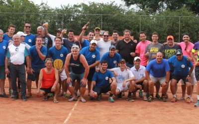 Capivari Clube promove torneio de tênis de campo (raquetinha)