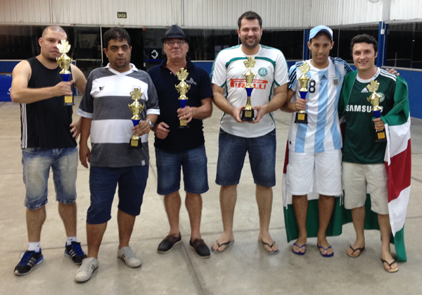 Invictos, Leonei, Marcel e Saulo conquistam o truco em equipe de três