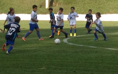 Escolinha de Futebol fez apresentação no ”dente de leite”
