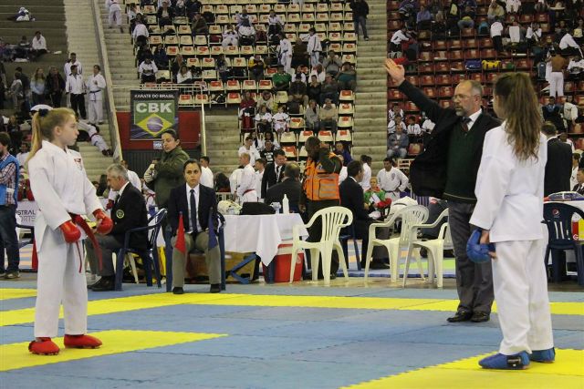 Isadora, Laura e Zuin, estiveram no brasileiro de karate 2016