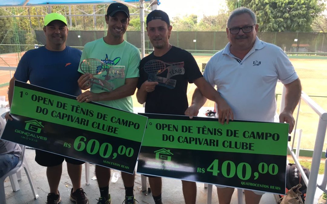 Torneios de tênis de campo no aniversário do clube