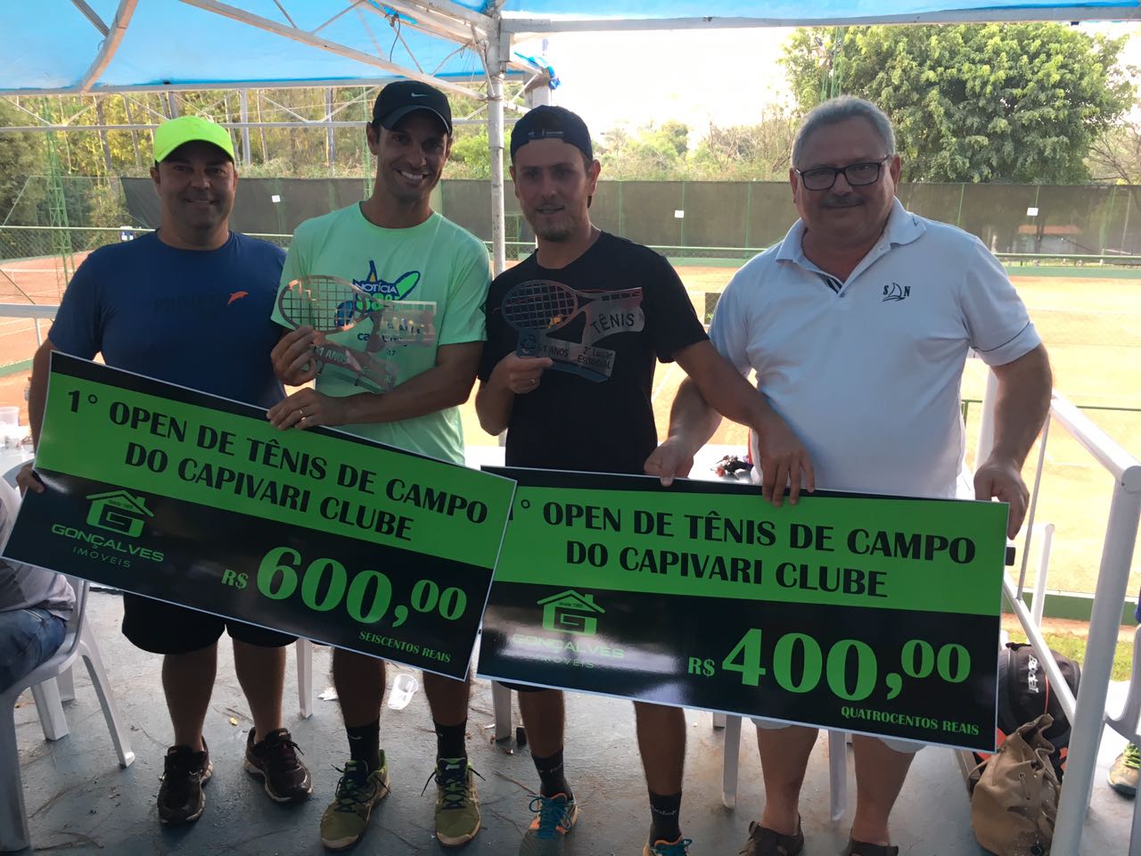 Torneios de tênis de campo no aniversário do clube