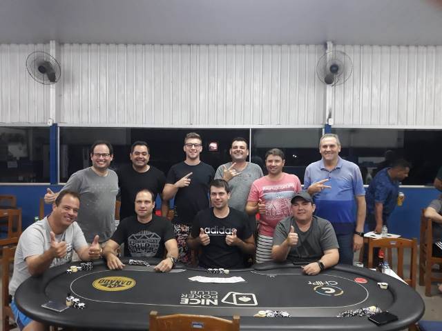 Torneio aberto de poker no aniversário do clube