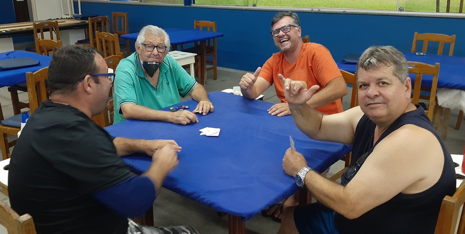 Torneio interno de truco, em duplas