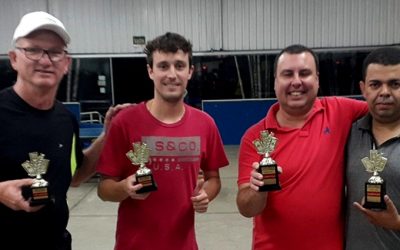 Torneio interno de truco, em duplas