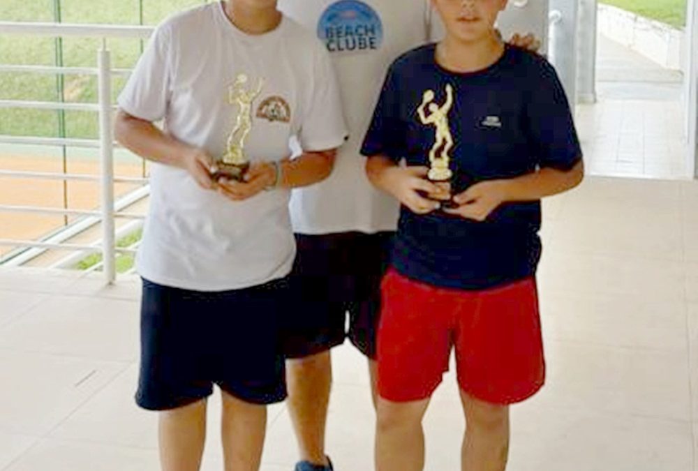 Torneio interno de tênis infantil masculino