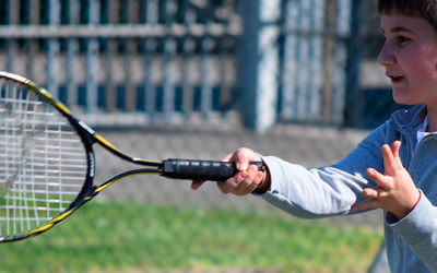 Torneio interno de tênis infantil masculino